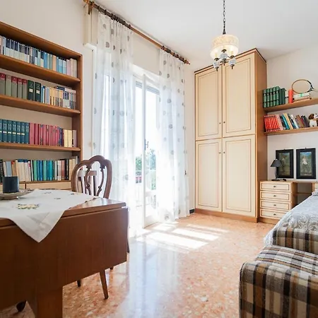 La Casa Del Libro Apartment *