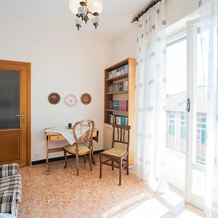 La Casa Del Libro Apartment *